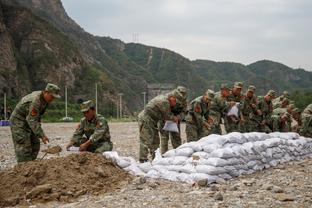 法兰克福主教练谈范德贝克：懂球的都知道他有多出色